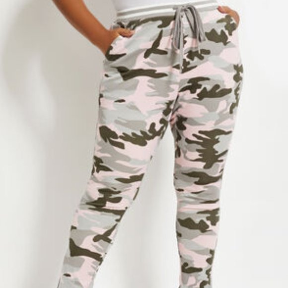 Nwt Ashley Stewart Camo Workout Jogger 